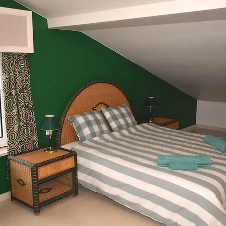 Villa Ericeira Homestay *